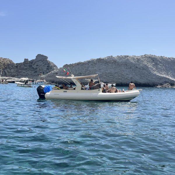 Solemar 28, eleganza spaziosità per garantire il comfort ottimale per le vostre giornate a ponza, palmarola, Circeo.